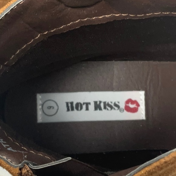 NIB Hot Kiss Beatrice camel colored ankle boots , size 9 - Picture 6 of 8